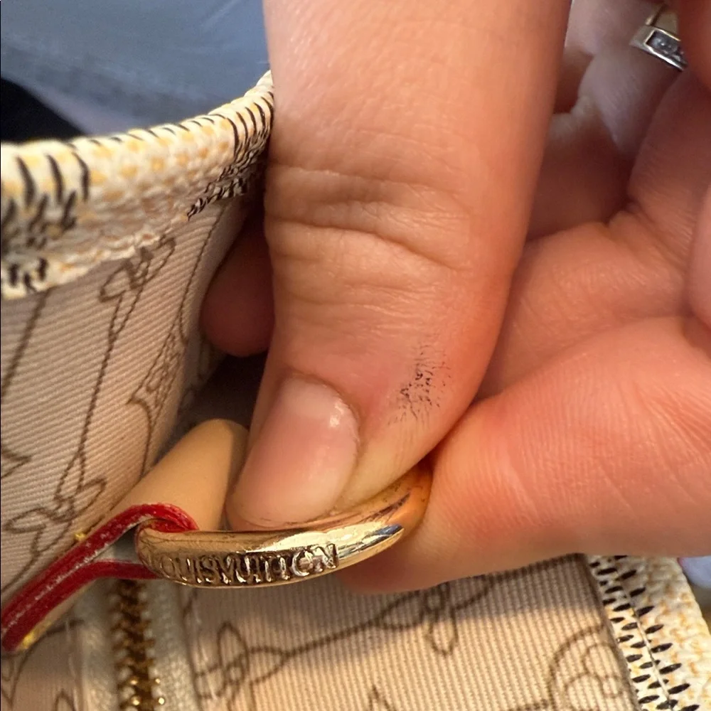Louis Vuitton OnTheGo MM - Picture 13 of 16